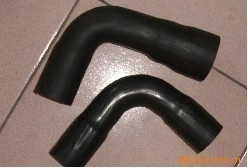 出口汽車水管、支架及防塵套 河北永康過(guò)濾器科技的專業(yè)橡膠解決方案